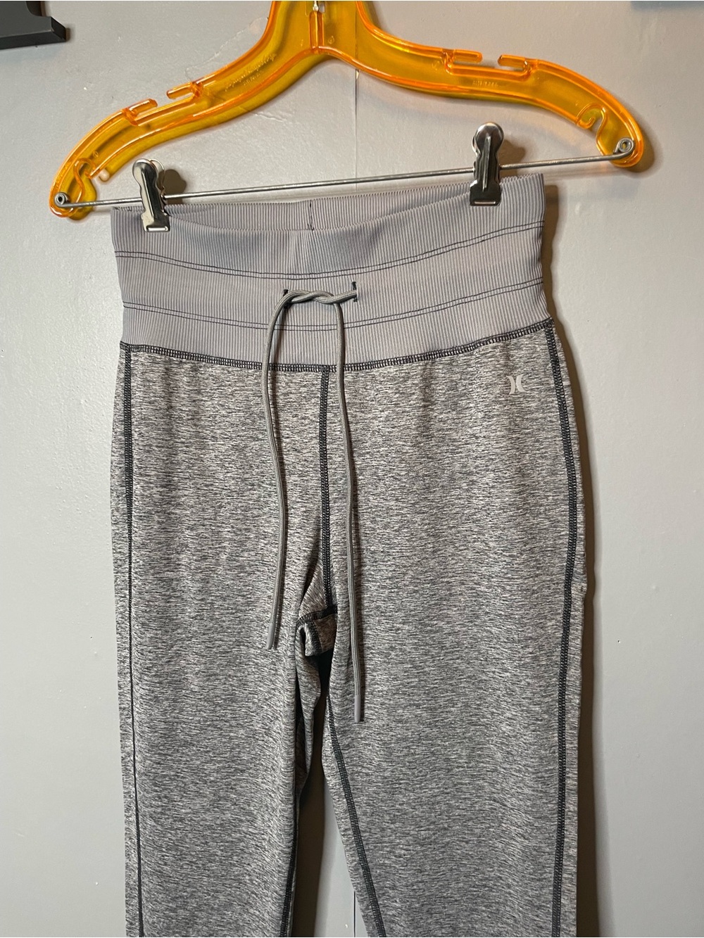 Hurley Women's Gray Knit Drawstring Active Leggings size small - Picture 2 of 12